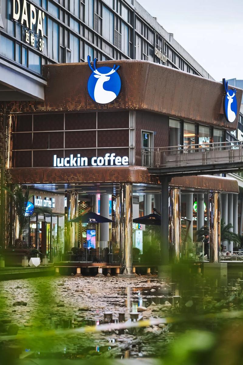 茶饮品牌门店运营与消费场景