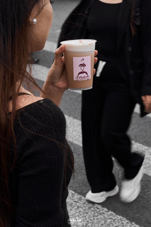 瑞幸咖啡外带杯
