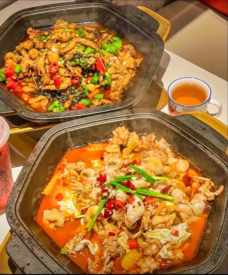 干锅牛蛙堂食 牛蛙餐饮品牌 蛙来哒蛙小侠 消费者就餐场景