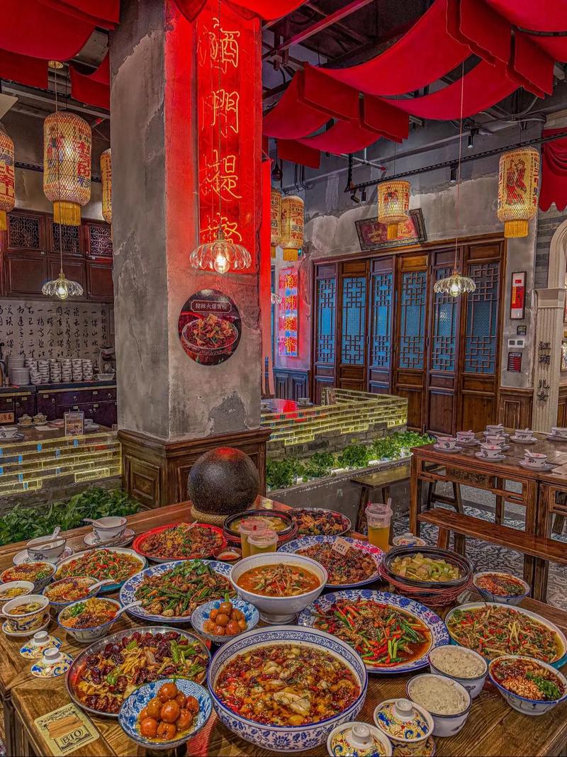 地方菜 江湖菜 家常菜馆 满桌菜品 聚餐