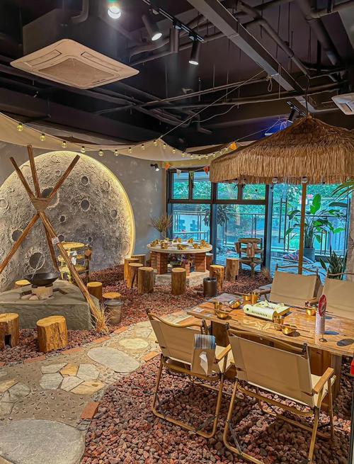 山石造景 火锅店 就餐环境