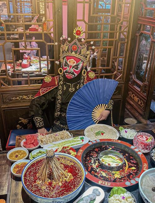 火锅店内川剧变脸表演 非遗体验