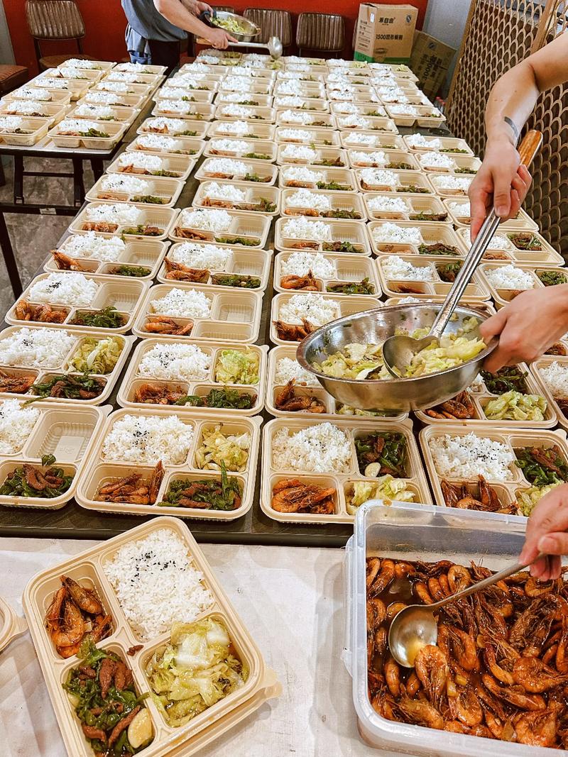 外卖盒饭批量打包 餐饮产能 盒饭生产