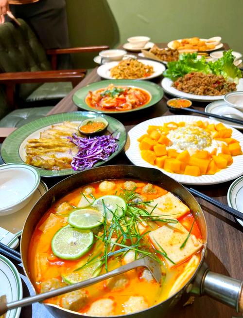 一桌泰式合餐 冬阴功锅与多道泰餐菜品