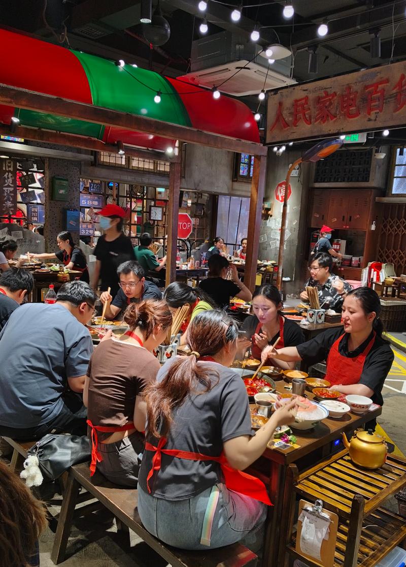 中高端火锅 朋友聚餐 火锅用餐